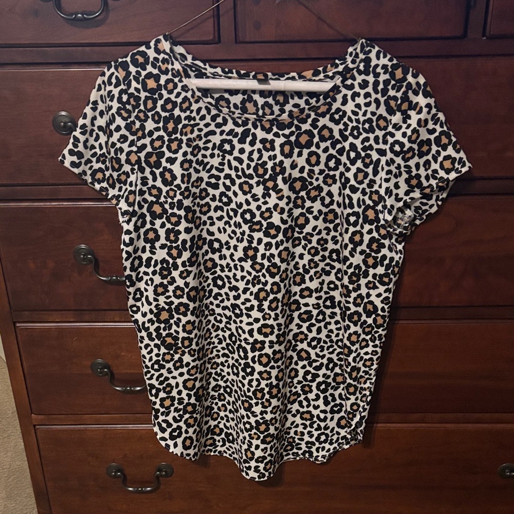 Ann Taylor Animal print short sleeve blouse
